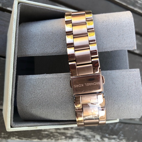 Michael kors rose gold glitz women’s watch - Picture 3 of 5